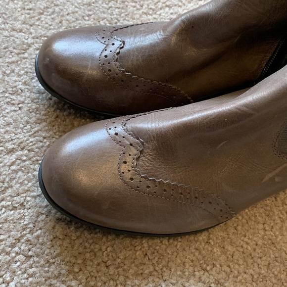 NWT Hotter Shawbury Wingtip Ankle Boot 9.5 Taupe Slip-On Comfort Concept Leather - Picture 6 of 14